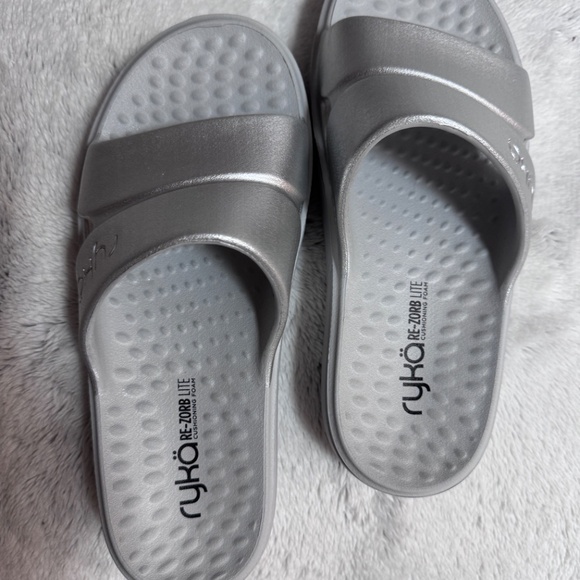 RYKA Slides~Size 7~Silver/Gray~NEW - Picture 7 of 10